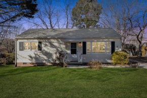 Trendy Getaway Near Elon Uni